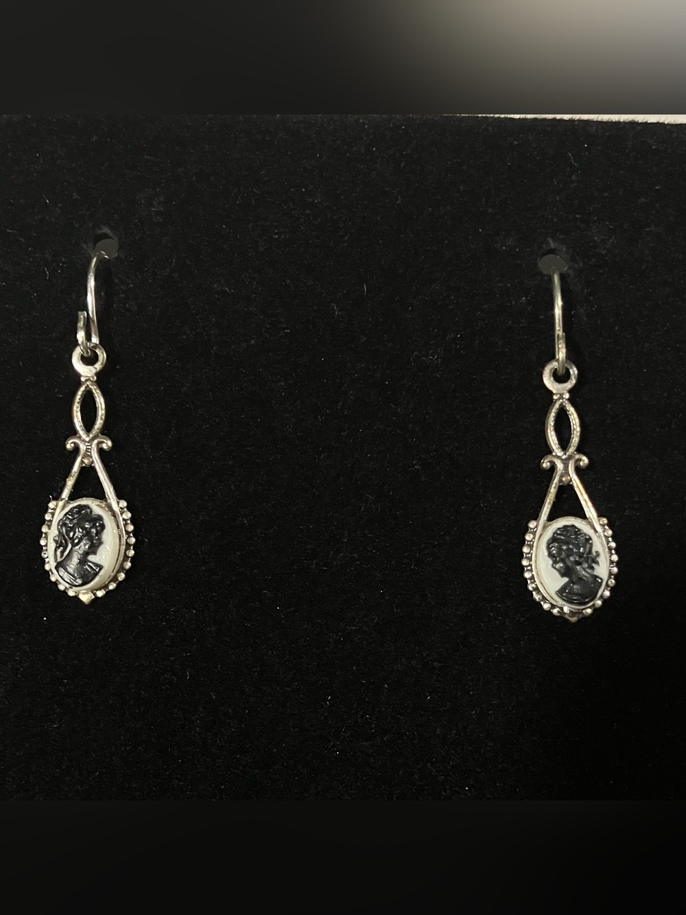 Vintage Style Dainty Black & White Victorian Cameo Dangle Silver Tone Earrings - Picture 2 of 3